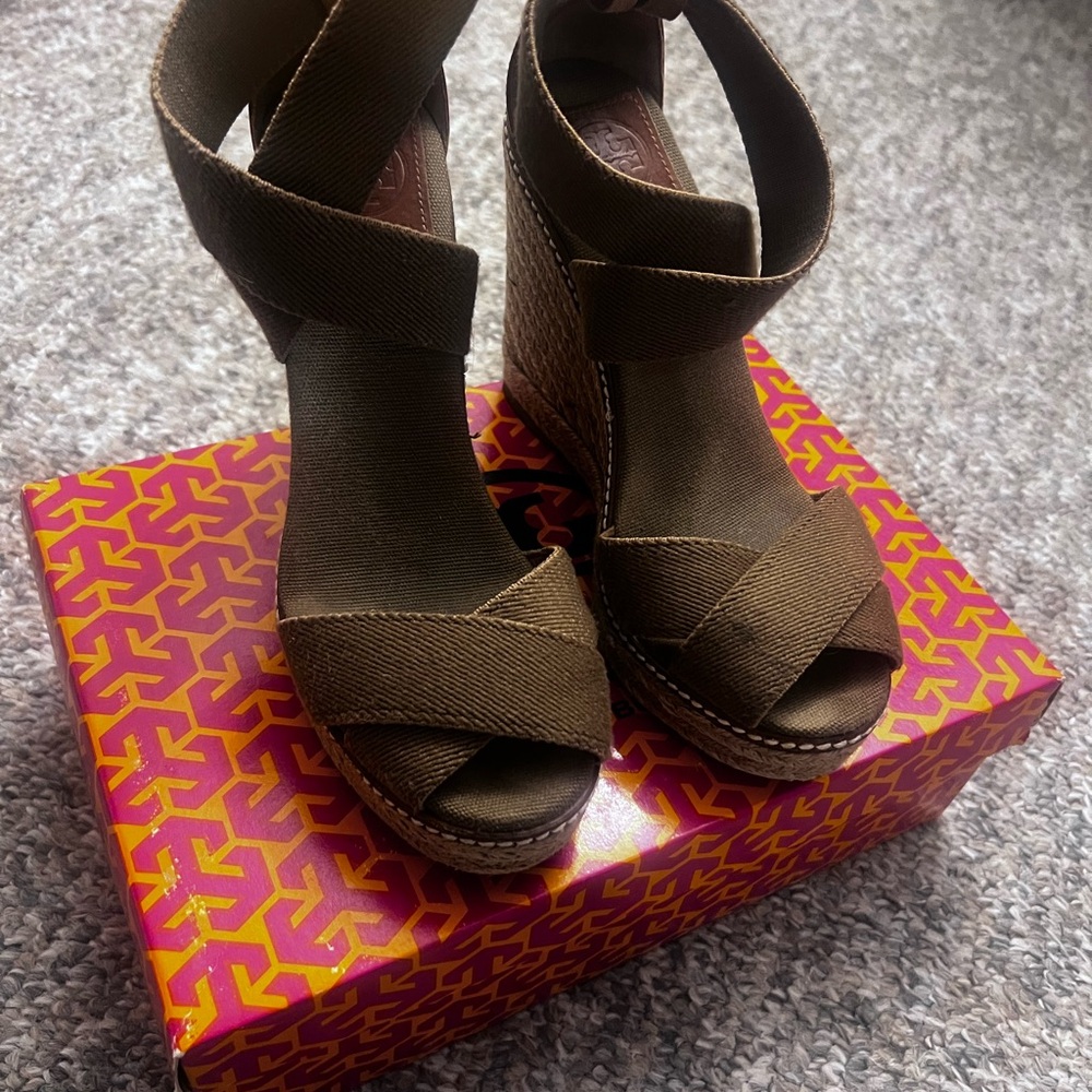 Tory Burch Stylish Wedge Sandals Size 7 but fits a 7.5/8